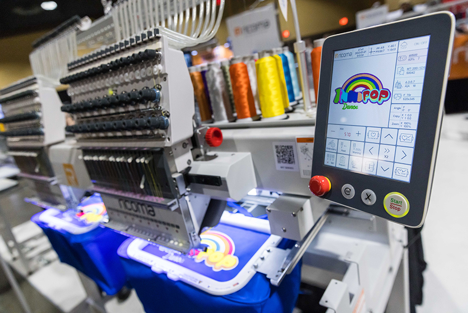 Embroidery machine digitizing software