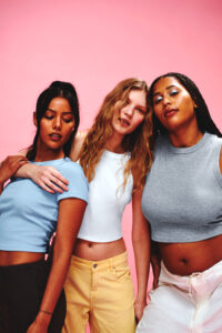 Models in retro looks